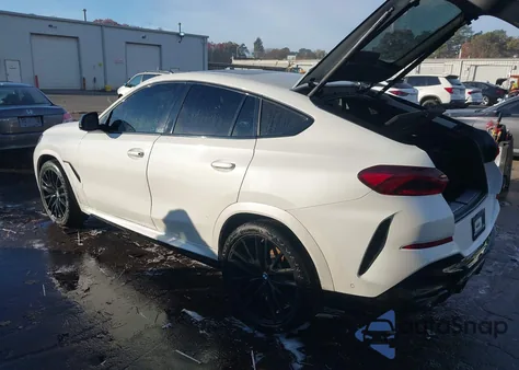 2021 BMW X6 xDrive40I z USA, uszkodzony, nr VIN 5UXCY6C01M9F95433